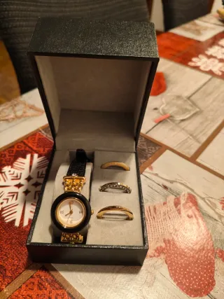 Reloj Quartz Negro y Dorado