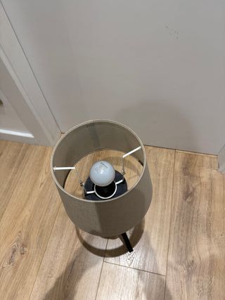 Lámpara de mesa trípode tela y metal