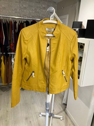 Chaqueta polipiel amarilla sin estrenar