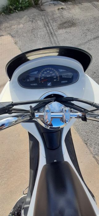 ¡Scooter Honda Pcx 125cc Ágil y Económica!