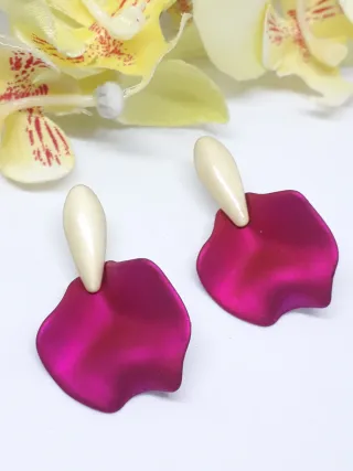 Pendientes pétalo fucsia y dorado