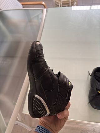 Botas de moto Diadora negras y amarillas