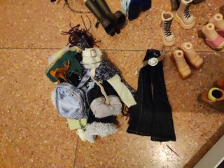 7 Bambole Bratz + ricambi vestiti