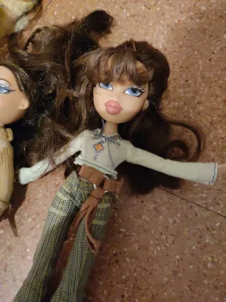 7 Bambole Bratz + ricambi vestiti