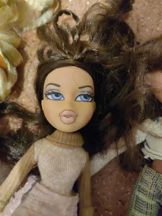 7 Bambole Bratz + ricambi vestiti