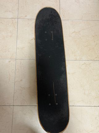 Skate con diseño de escamas