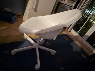 Silla de escritorio blanca con asiento de espuma