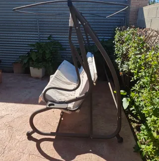 Balancín de jardín beige y marrón