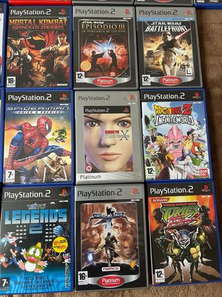 Consolle PS2 con 32 videogiochi e 4 controller Buzz