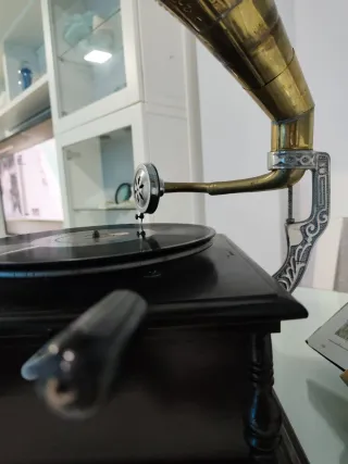 Gramófono His Master's Voice Marrón/Dorado