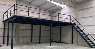 Altillo metálico 120 m²