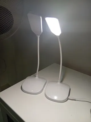 Lámpara de escritorio LED moderna