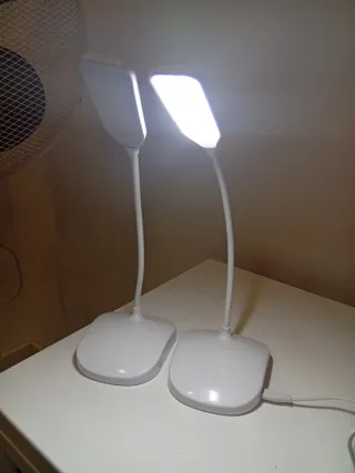 Lámpara de escritorio LED moderna