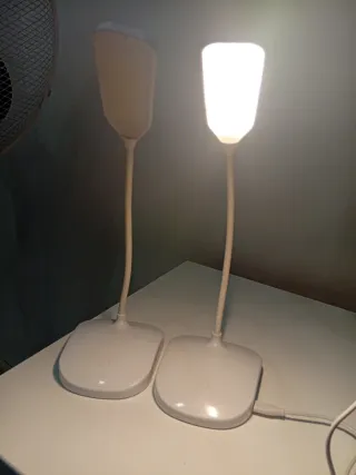 Lámpara de escritorio LED moderna