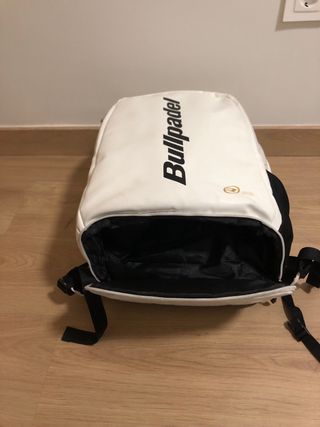 Pala, raqueta tenis y mochila/paletero Bullpadel