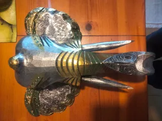 Adorno de pez plateado y dorado