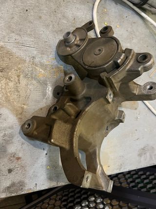 Soporte alternador Toyota Land Cruiser KDJ