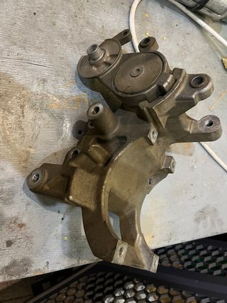 Soporte alternador Toyota Land Cruiser KDJ