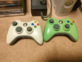 Xbox 360 con Volante, Mandos y Juegos