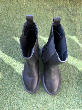 Botin chelsea piel tachas abalorios