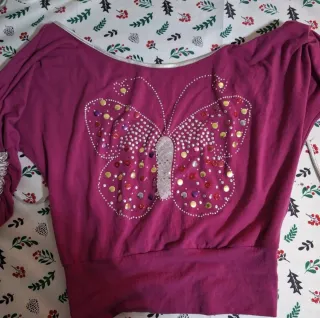 Blusa fucsia mariposa pedrería Talla XS