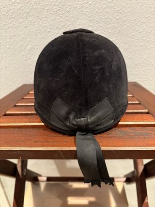 Casco de terciopelo negro vintage