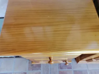 Mesita de noche de madera