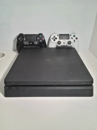 PlayStation 4 1TB + 2 mandos + mochila