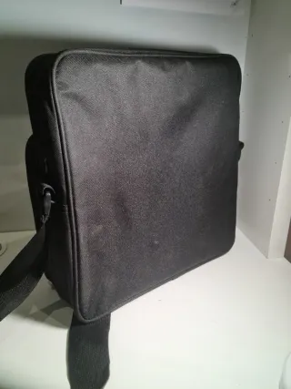 PlayStation 4 1TB + 2 mandos + mochila