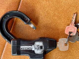 Barra antirrobo coche