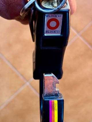 Barra antirrobo coche