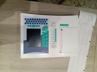 Cardioline AR1200view Electrocardiografo