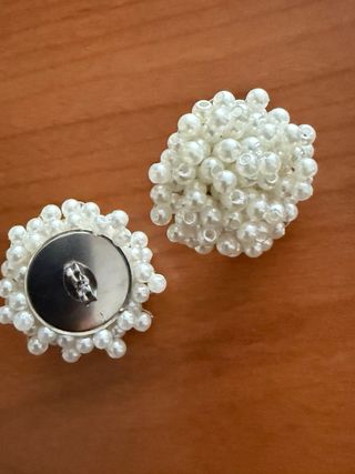 Pendientes de abalorios blancos