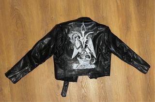 Chupa de cuero Baphomet pintada a mano