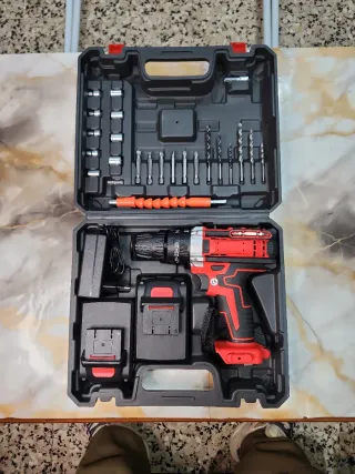 Taladro percutor con maletín y accesorios
