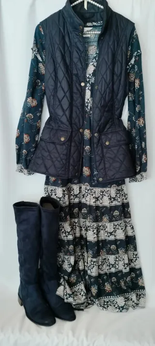 Vestido midi estampado floral azul marino