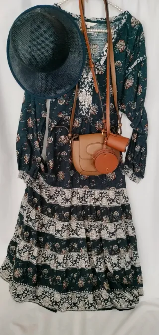 Vestido midi estampado floral azul marino