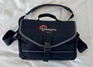 Borsa Lowepro Nova 4 per fotocamera reflex