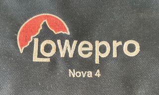 Borsa Lowepro Nova 4 per fotocamera reflex