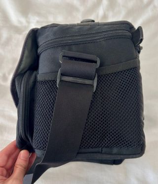 Borsa Lowepro Nova 4 per fotocamera reflex