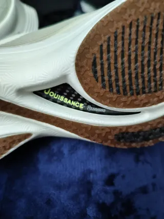 Zapatillas deportivas beige y blancas