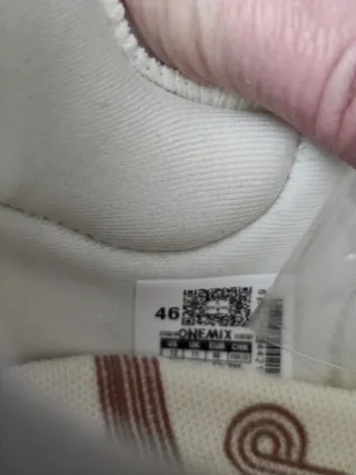 Zapatillas deportivas beige y blancas