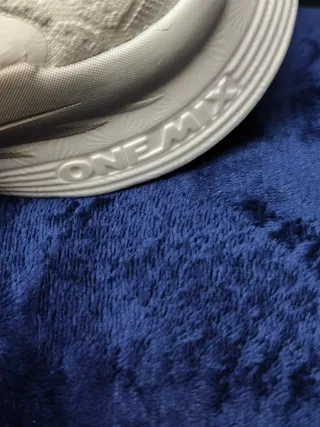 Zapatillas deportivas beige y blancas