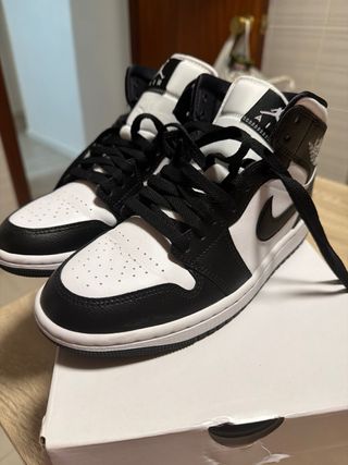 Air Jordan 1 Mid Negro Blanco