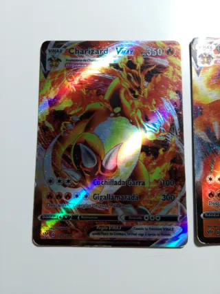 2 Cartas Pokémon Charizard VMAX. Muy valiosas.