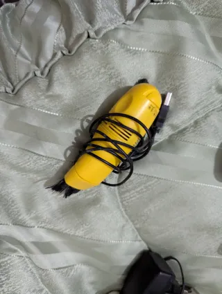 Mini aspirapolvere USB con spazzola