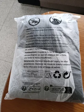 Chaqueta sintética negra talla L sin estrenar