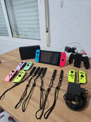 Nintendo Switch (no funciona) con mandos extra