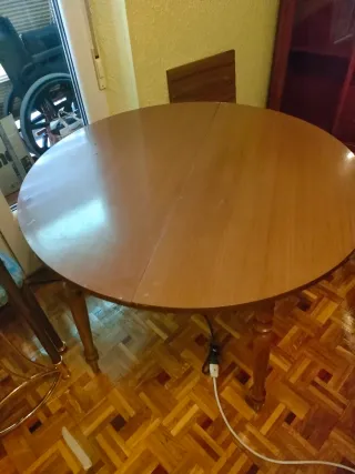 Mesa redonda de madera extensible