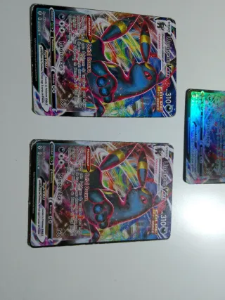 3 Cartas Pokémon Umbreon VMAX, muy valiosas.